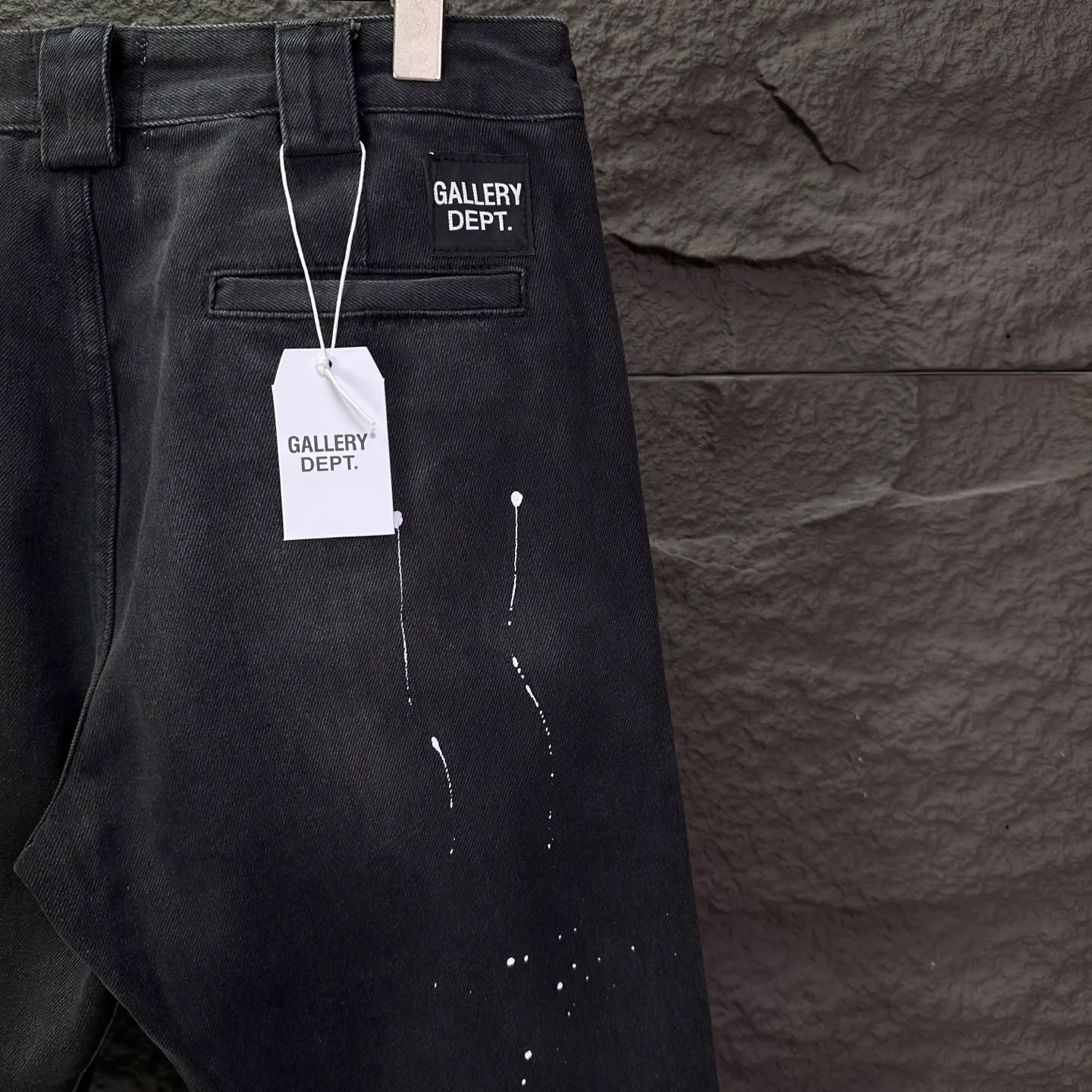 P250 GALLERY DEPT. 2026 New Retro Splashed Ink Splicing Couple Style Washed Loose Bootcut Jeans 🔥High Version🔥High Version🔥 Top Ceiling Quality Styles with different washed textures are very friendly to people with thin legs and thick legs. The bootcut version is very flattering to the leg shape. Moderate length that never goes out of style, easy and casual to match, basic styling for various styles, a must-have in the wardrobe! The fabric is stiff but also makes the upper body soft without losing texture. The washing process is even more perfect. It is a must-have item for everyone! ! ! Washed wheat, hang tag, pants label, three complete labels, color: black, size: 28, 30, 32, 34, 36 (five sizes)